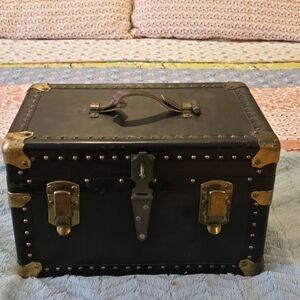 Antique Excelsior Chest – 14” x 9” x 9” – Brass‑Plated Hardware, Leather Handle